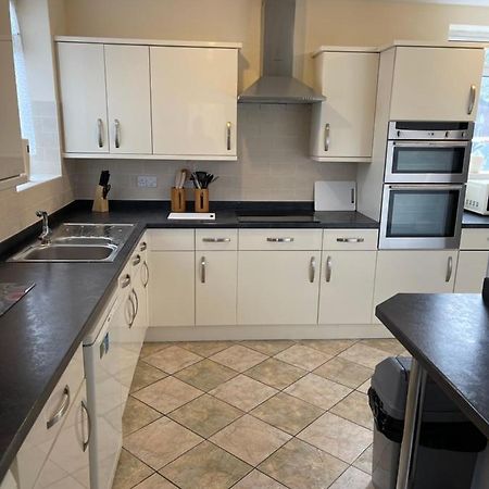 Spacious, Sleeps 17, 3 Bathrooms, Parking, Mansfield Extérieur photo